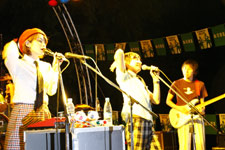 エイプリルズライブ写真:ひっくり返るから